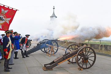 Kanonendonner über dem Elbtal auf der Festung Königstein.