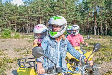 Quadfahren im Lausitzer Seenland: Kinder ab sieben Jahren dürfen auf dem Beifahrersitz Platz nehmen. Foto: Tourismusverband Lausitzer Seenland e.V., Nada Quenzel