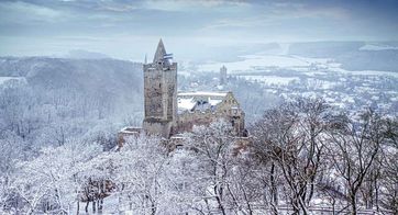 Die Rudelsburg bei Bad Kösen ist auch im Winter ein reizvolles Ausflugsziel. Foto: Saale-Unstrut-Tourismus e.V., Falko Matte