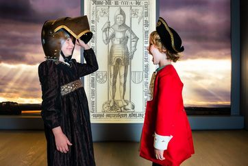 Familie, Kinder, Personen, Ritterhelm, ausstellung, knd-auswahl