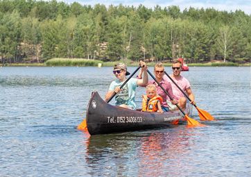 Ein spannendes Familienerlebnis ist eine Kanutour auf dem Senftenberger See. Foto: Tourismusverband Lausitzer Seenland e.V., Nada Quenzel