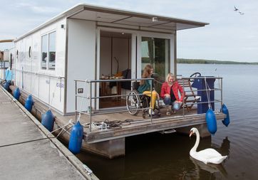 Hausboot von Kuhnle-Tours im Ruppiner Seenland. Foto: Timo Hermann - Mobilista.eu