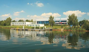 Strandhotel am Senftenberger See. Foto: Zweckverband Lausitzer Seenland Brandenburg/K. Spörke