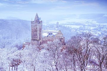 Bad Kösen: Blick auf die Rudelsburg in winterlicher Landschaft. Foto: Saale-Unstrut-Tourismus e.V., Falko Matte