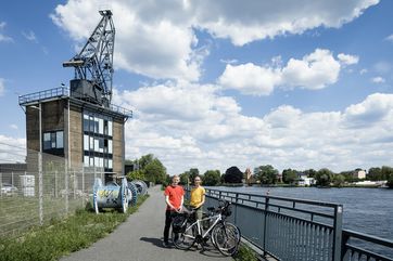Die Fahrradroute »Wasser und Strom« führt entlang der Spree von Treptow nach Oberschöneweide in die Elektropolis Berlin. Foto: Thomas Kierok