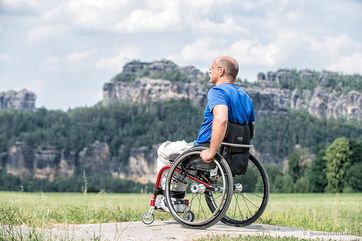 Veit Riffer hat die schönsten Wanderungen für Rollstuhlfahrer in der Sächsischen Schweiz ausgewählt. Foto: Florian Trykowski