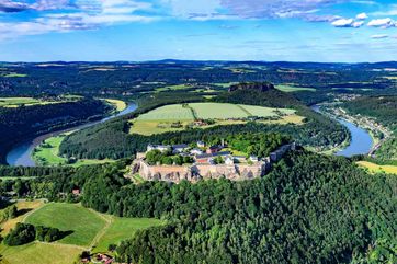 Die Festung Königstein thront auf einem Tafelberg über der Elbe in der Sächsischen Schweiz. Foto: euroluftbild.de/Martin Elsen
