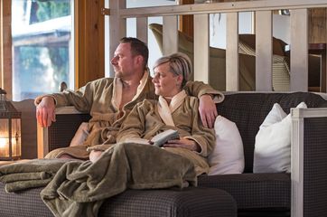 Im Hotel Seeschlösschen am Senftenberger See entspannen Gäste in der 5000 Quadratmeter großen Wellnesslandschaft. Foto: Tourismusverband Lausitzer Seenland, Nada Quenzel